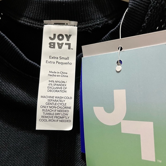 NWT JoyLab Women’s Seamless Crop Short Sleeve Shirt Size XS Flexible Knit Black - Picture 10 of 13